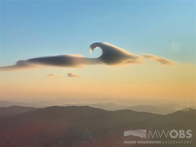 A Lenticular Cloud With a Curl