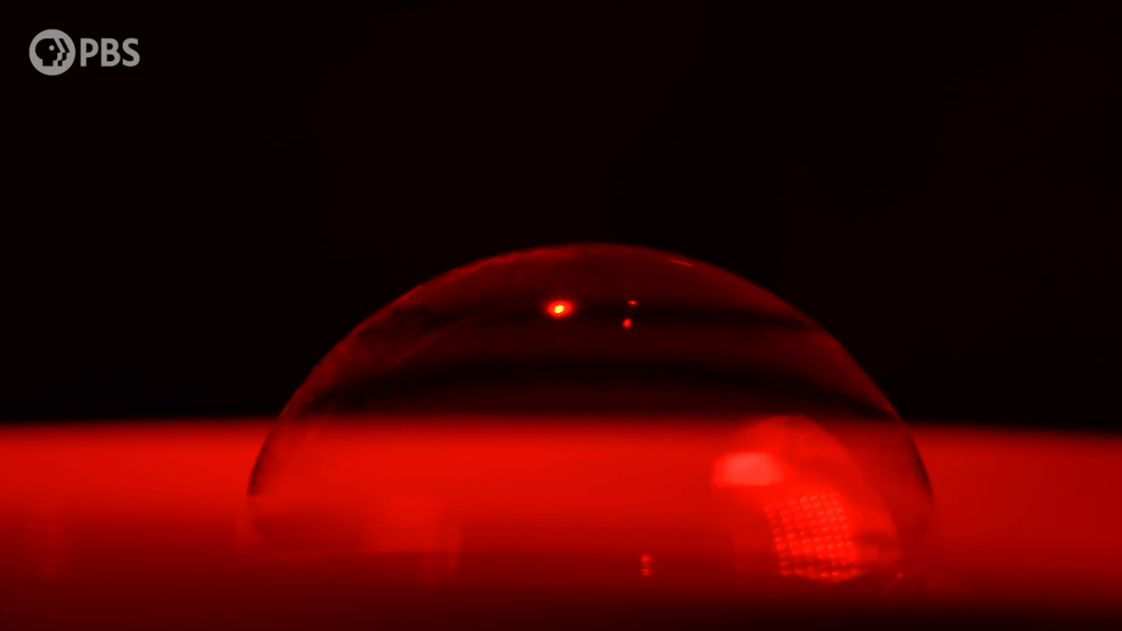 The only way to get pure colors like red is by viewing a bubble in purely red light.