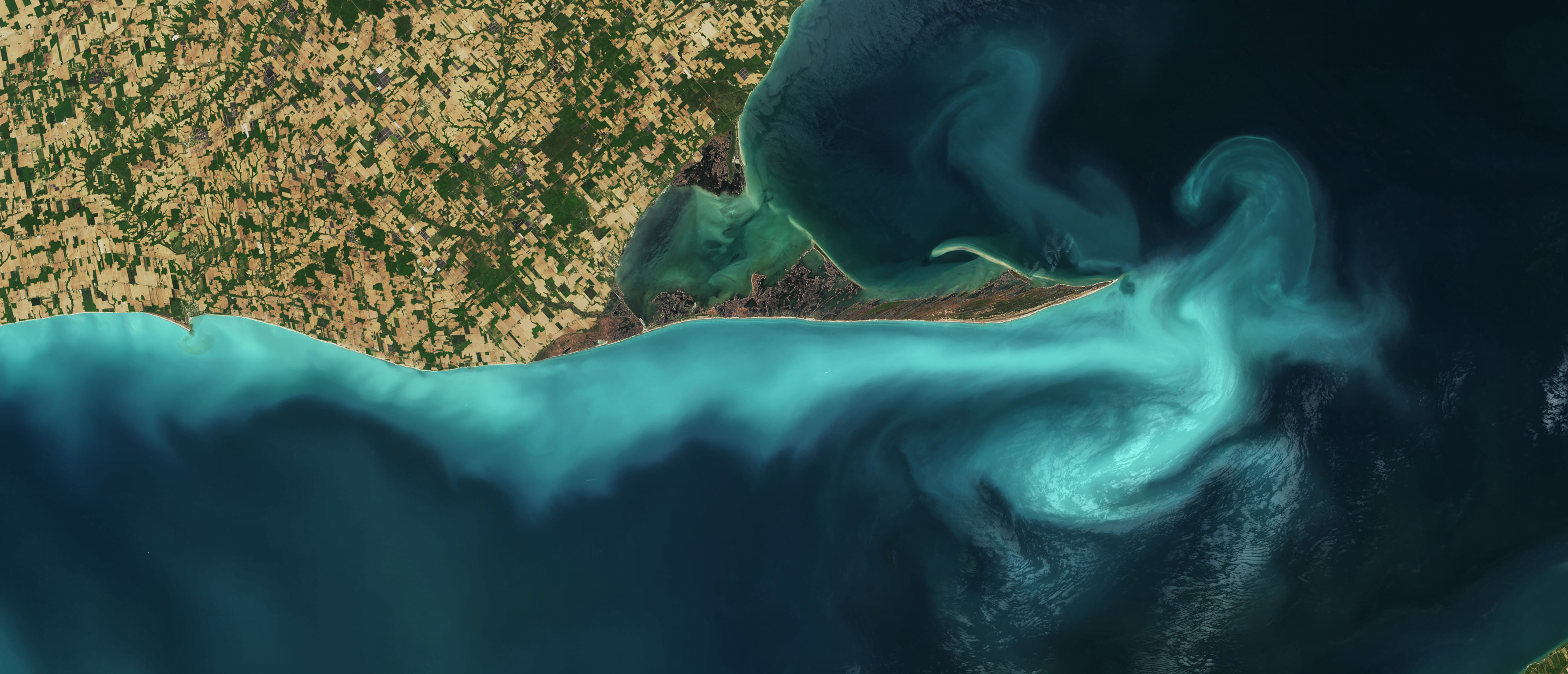 Suspended Sediments in Lake Erie