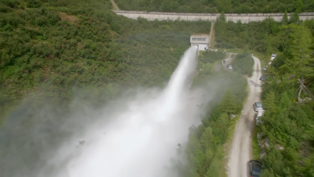 With 190 meter of water overhead, the pressure driving the outlet is enormous. With 190 meter of water overhead, the pressure driving the outlet is enormous.