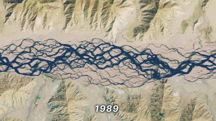 Animation of the changing waterways of a braided river.