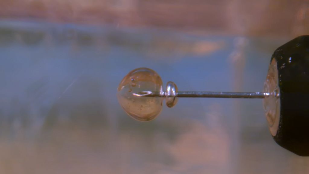 Once injected, the needle releases 0.3 mg of epinephrine (for adults). Once injected, the needle releases 0.3 mg of epinephrine (for adults).