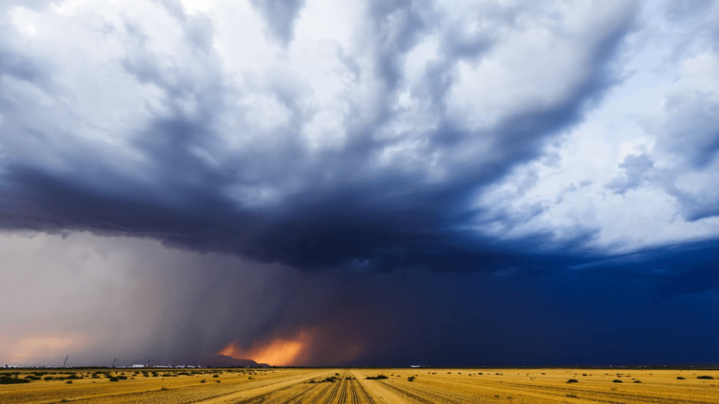 From "Monsoon 7" by Mike Olbinski. From "Monsoon 7" by Mike Olbinski.