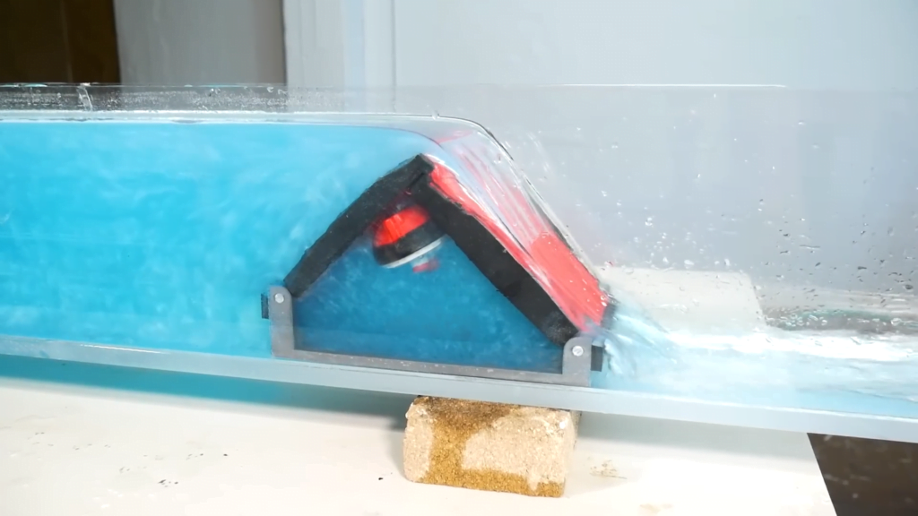 A tabletop model of one type of spillway gate. A tabletop model of one type of spillway gate.